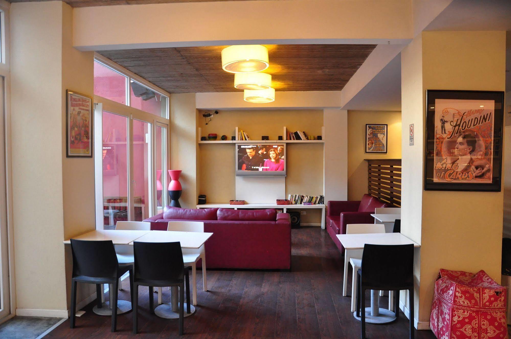 Circus Hostel บัวโนสไอเรส ภายนอก รูปภาพ